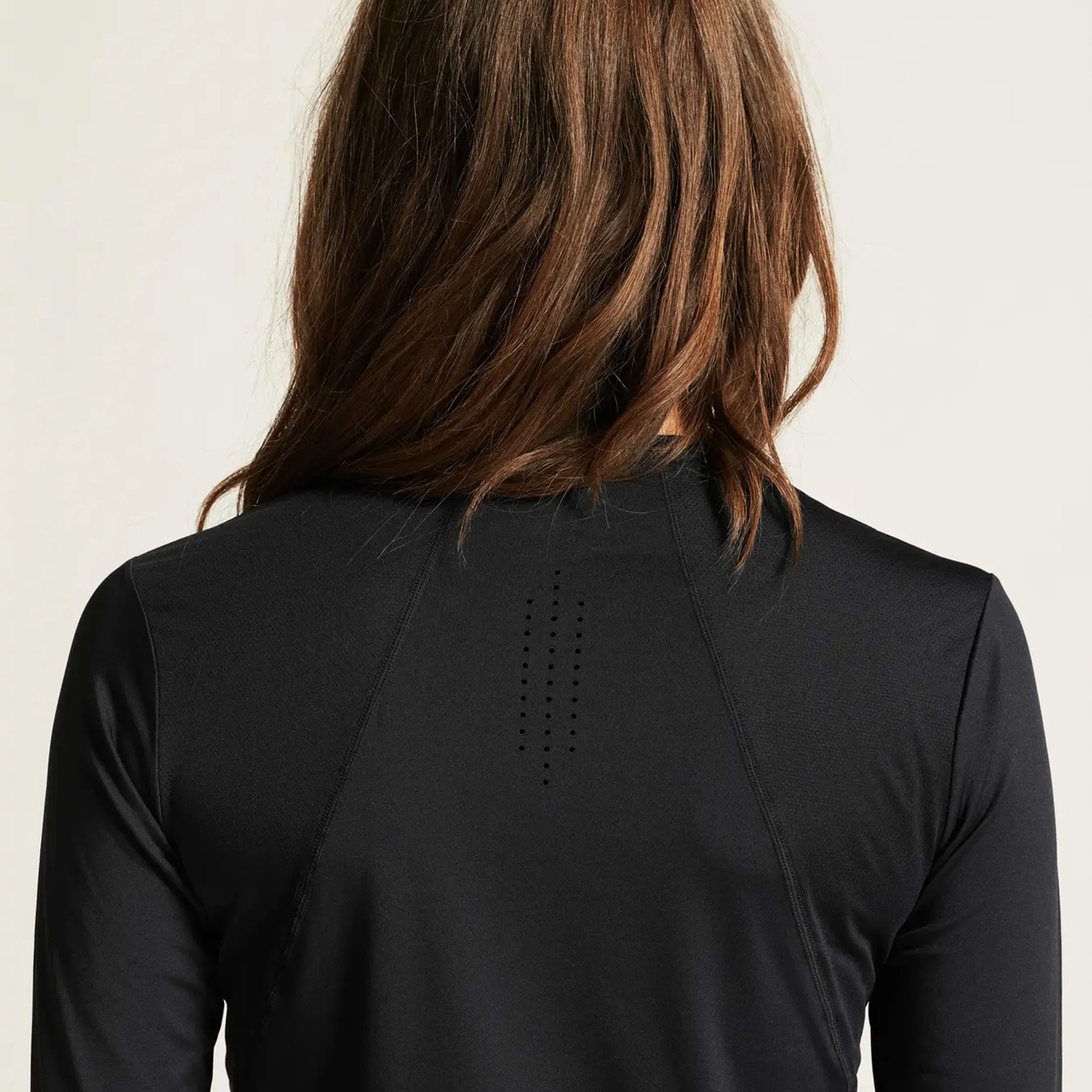 ADV Essence Löpartröja Damer - svart - Image 6