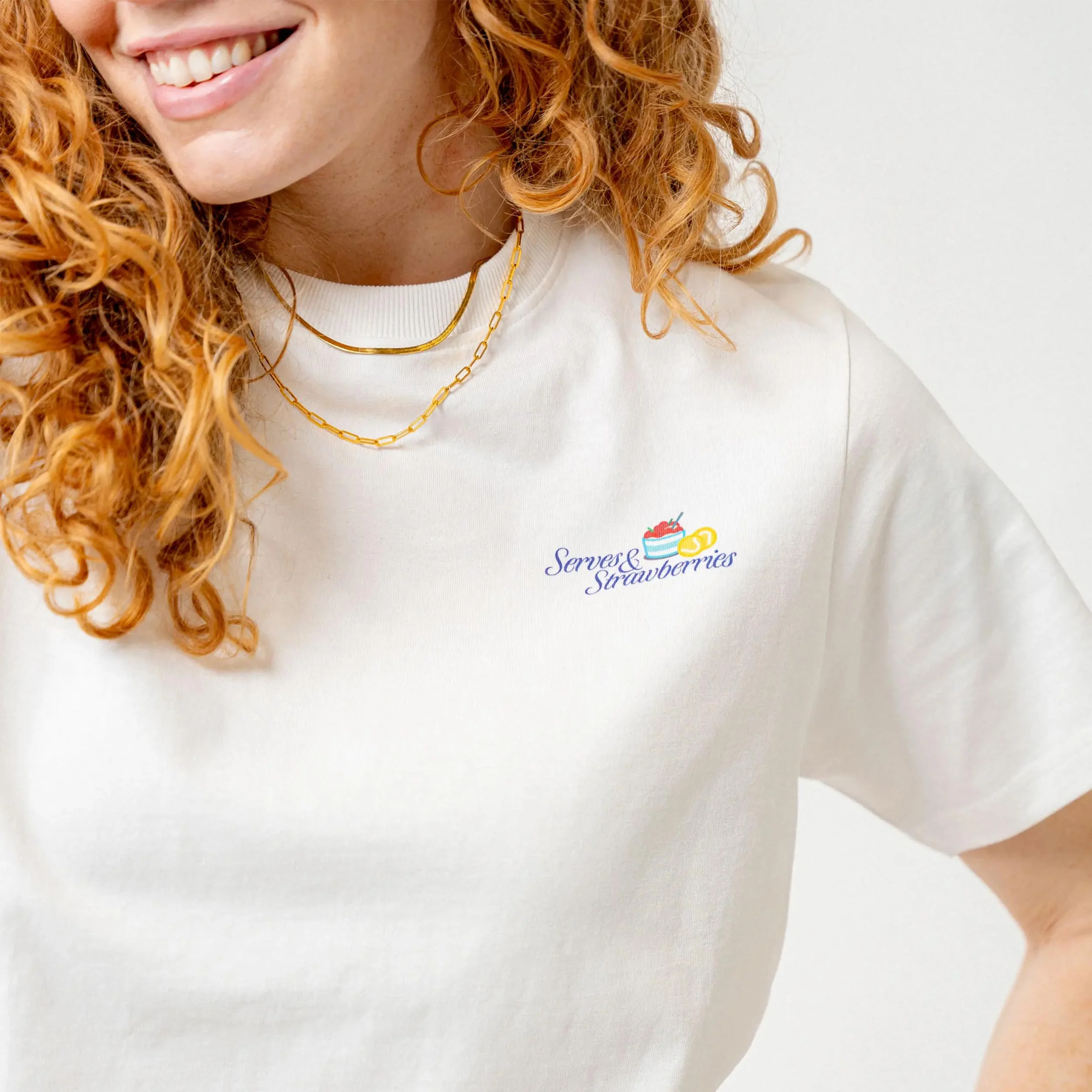 Peppa Pig Serves & Strawberries – '94 Campus T-shirt Unisex - vit - Image 3