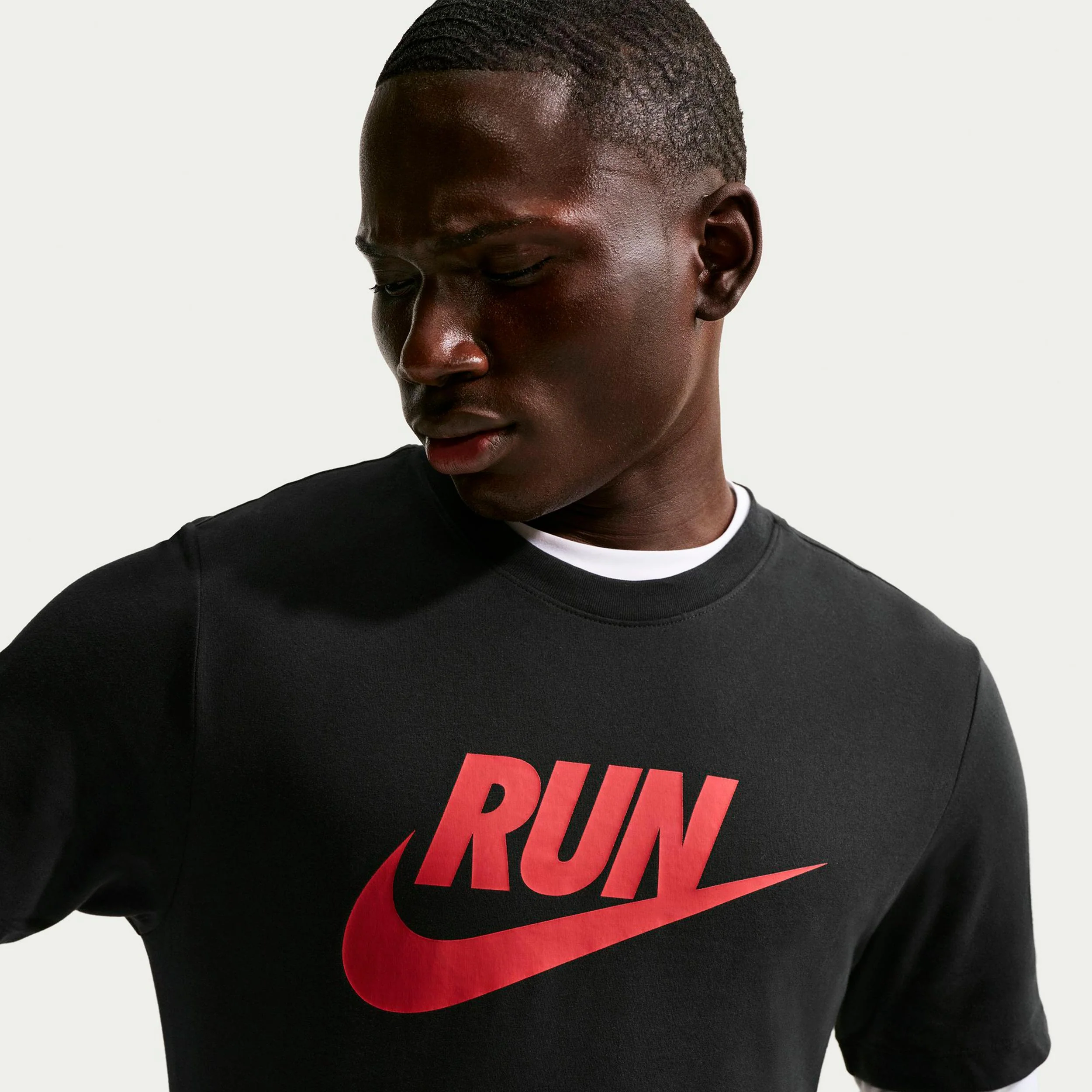 Run Swoosh Löpartröja Herrar - svart, röd - Image 5
