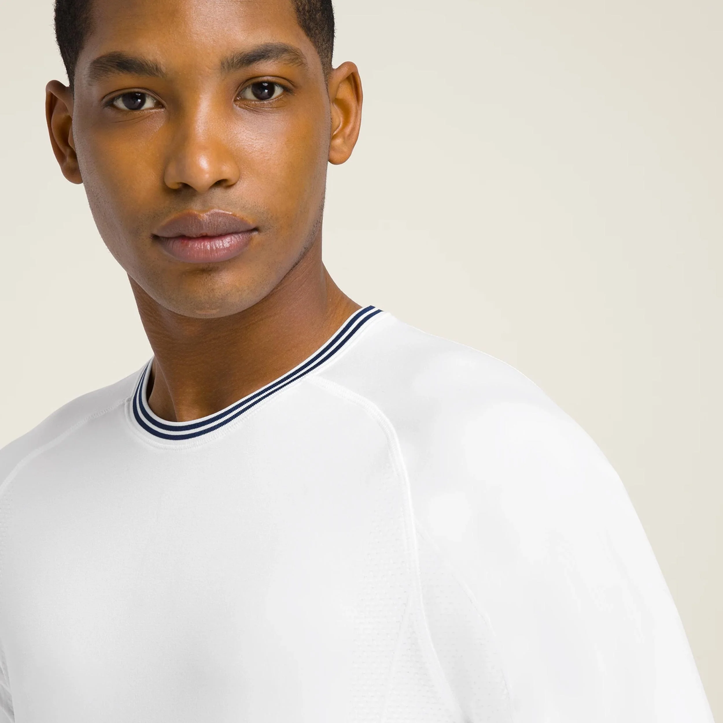 Court Performance Crew T-shirt Herrar-Vit - Image 8